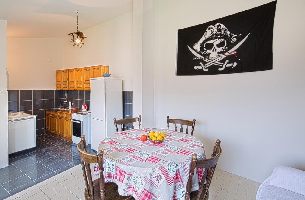 Pirate Backpackers Hostel Ulcinj Phòng bức ảnh