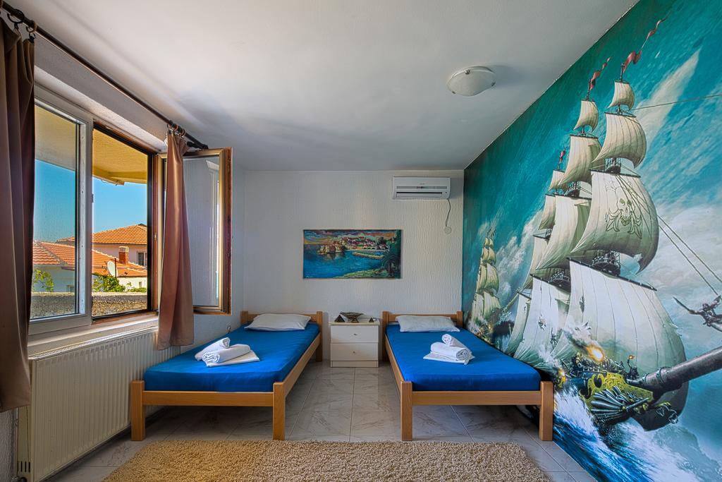 Pirate Backpackers Hostel Ulcinj Ngoại thất bức ảnh